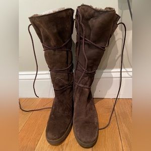 Ugg’s women below the knee boots brown suede size 6